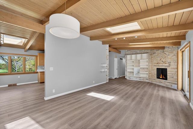 807 Wahner PLACE, Bayside, WI 53217