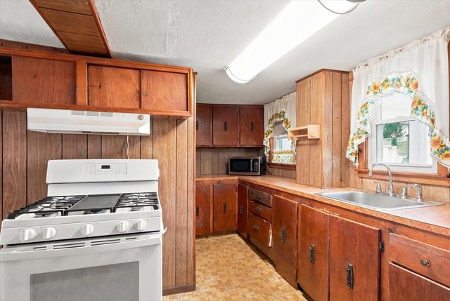 277 Lincoln Ave, Saugus, MA 01906