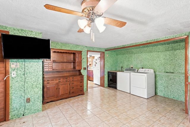 277 Lincoln Ave, Saugus, MA 01906