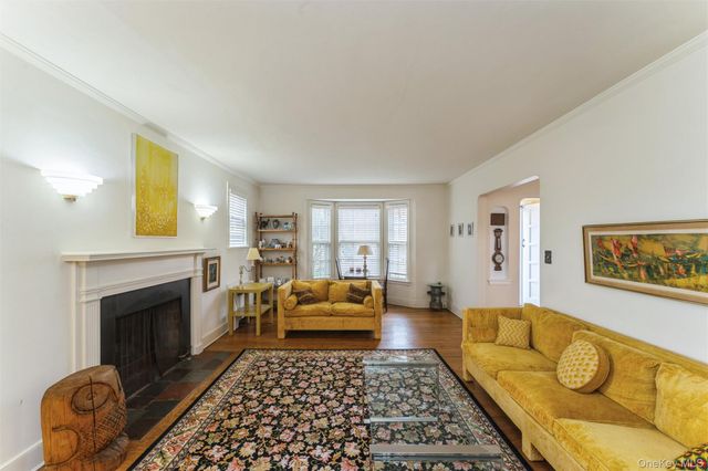 24 Welwyn Road, Great Neck, NY 11021