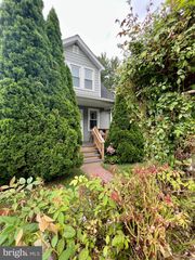 124 W FRANKLIN ST, Morrisville, PA 19067