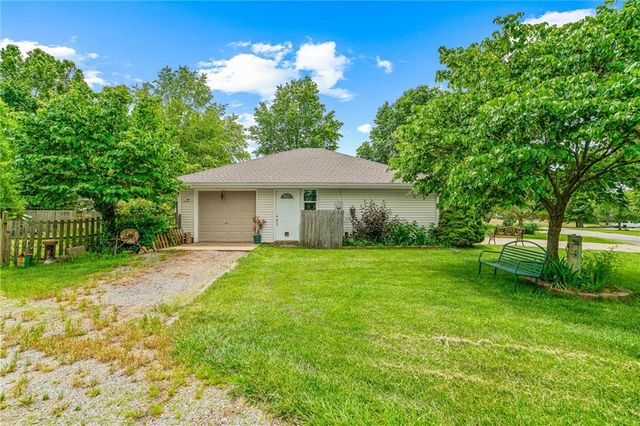 303 W Maple Street, Archie, MO 64725