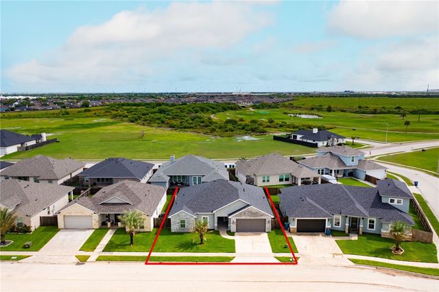 107 Prestwick Dr, Portland, TX 78374