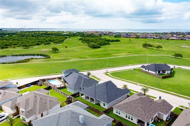 107 Prestwick Dr, Portland, TX 78374