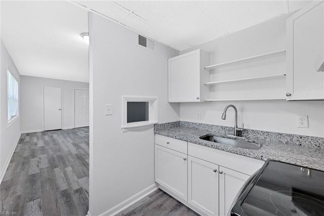 642 Dresden Dr Apt O, Newport News, VA 23601