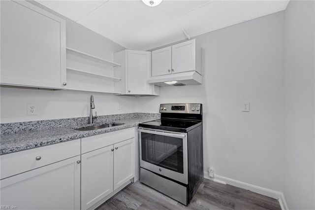 642 Dresden Dr Apt O, Newport News, VA 23601