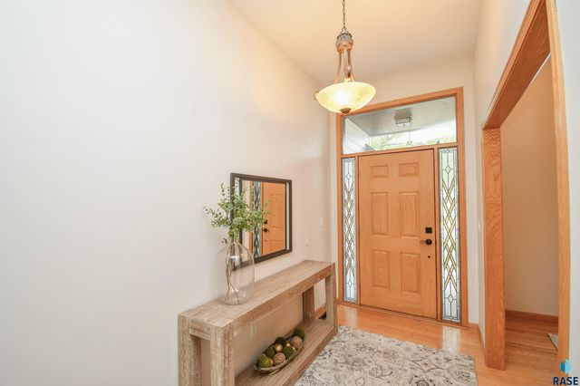 6915 W Westminster Dr Drive, Sioux Falls, SD 57106