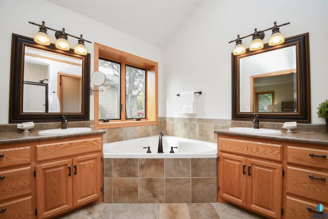 6915 W Westminster Dr Drive, Sioux Falls, SD 57106