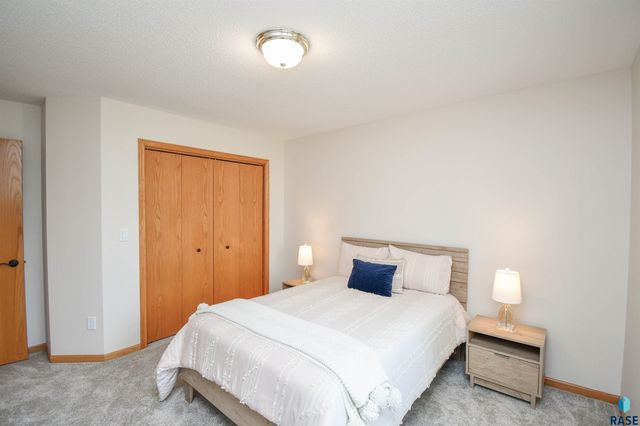6915 W Westminster Dr Drive, Sioux Falls, SD 57106