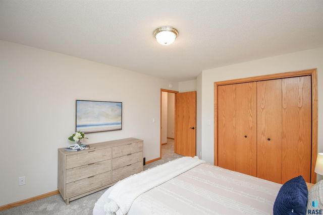 6915 W Westminster Dr Drive, Sioux Falls, SD 57106