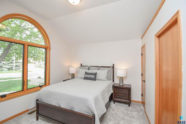 6915 W Westminster Dr Drive, Sioux Falls, SD 57106
