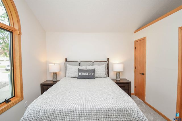 6915 W Westminster Dr Drive, Sioux Falls, SD 57106