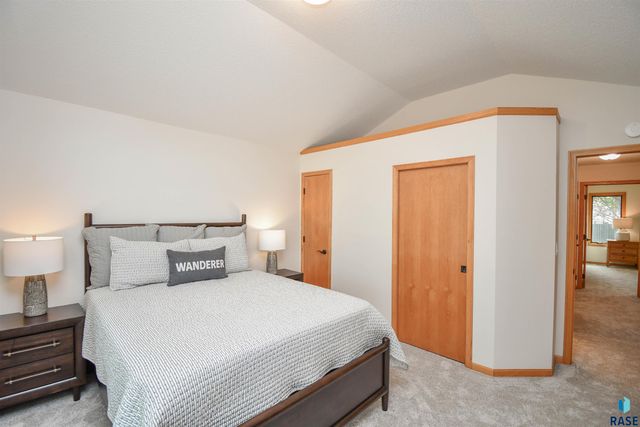 6915 W Westminster Dr Drive, Sioux Falls, SD 57106