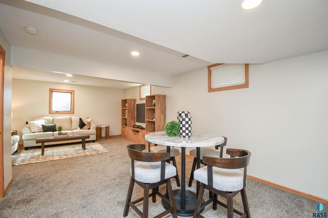 6915 W Westminster Dr Drive, Sioux Falls, SD 57106