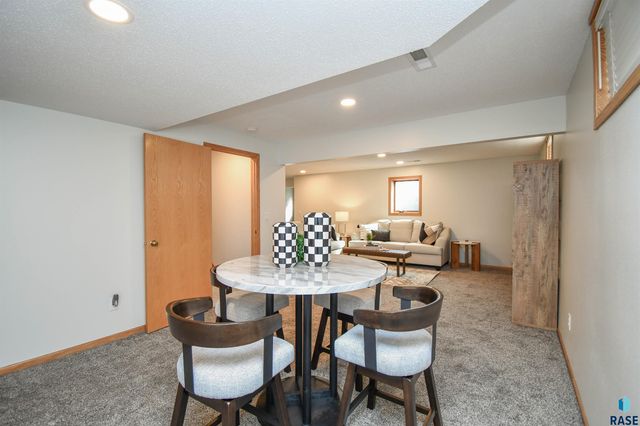 6915 W Westminster Dr Drive, Sioux Falls, SD 57106