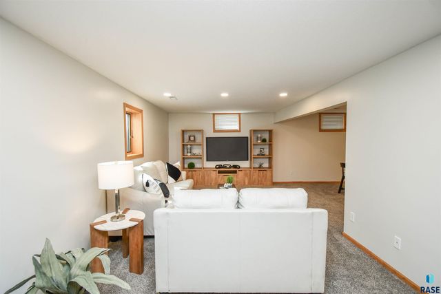 6915 W Westminster Dr Drive, Sioux Falls, SD 57106