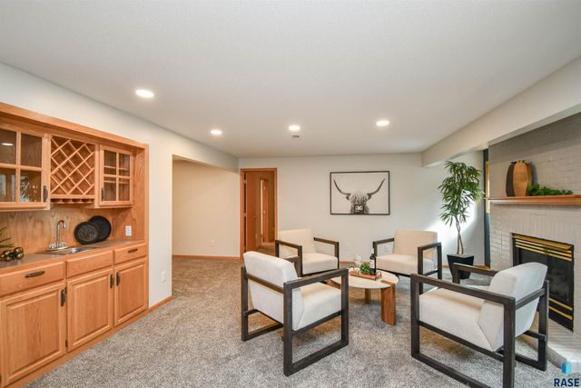 6915 W Westminster Dr Drive, Sioux Falls, SD 57106
