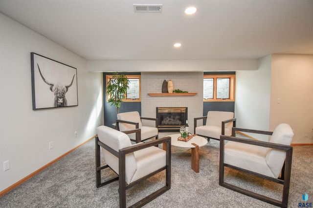 6915 W Westminster Dr Drive, Sioux Falls, SD 57106