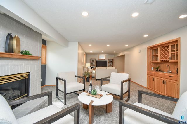 6915 W Westminster Dr Drive, Sioux Falls, SD 57106