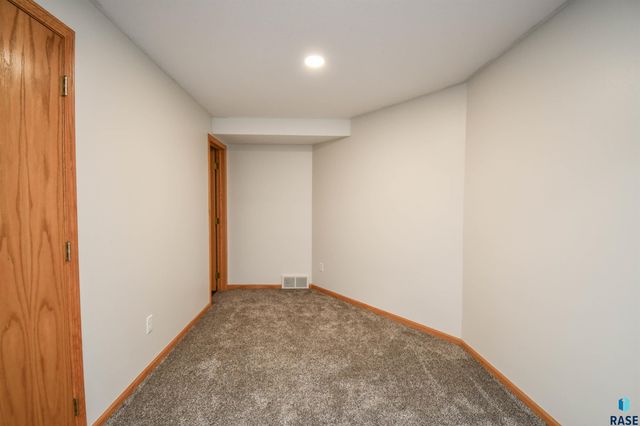 6915 W Westminster Dr Drive, Sioux Falls, SD 57106