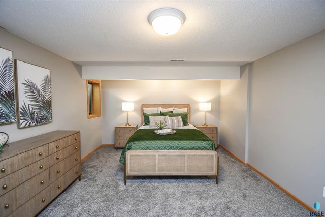 6915 W Westminster Dr Drive, Sioux Falls, SD 57106