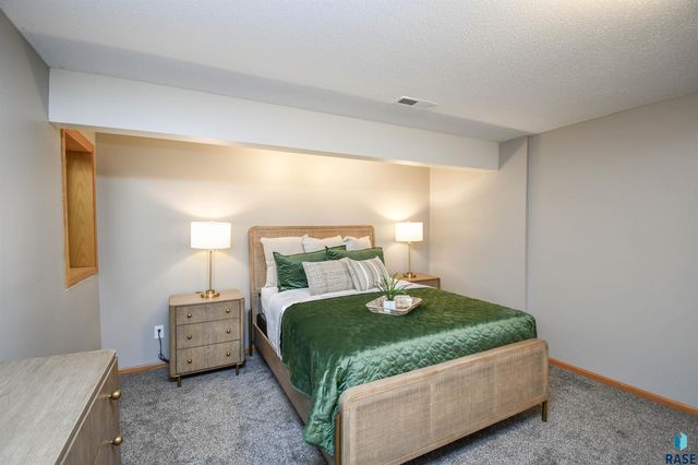 6915 W Westminster Dr Drive, Sioux Falls, SD 57106