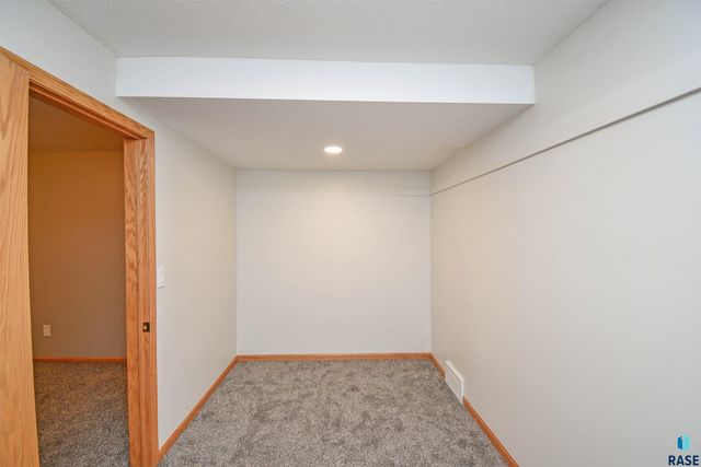 6915 W Westminster Dr Drive, Sioux Falls, SD 57106