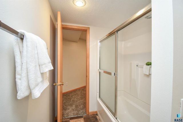6915 W Westminster Dr Drive, Sioux Falls, SD 57106