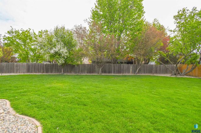 6915 W Westminster Dr Drive, Sioux Falls, SD 57106