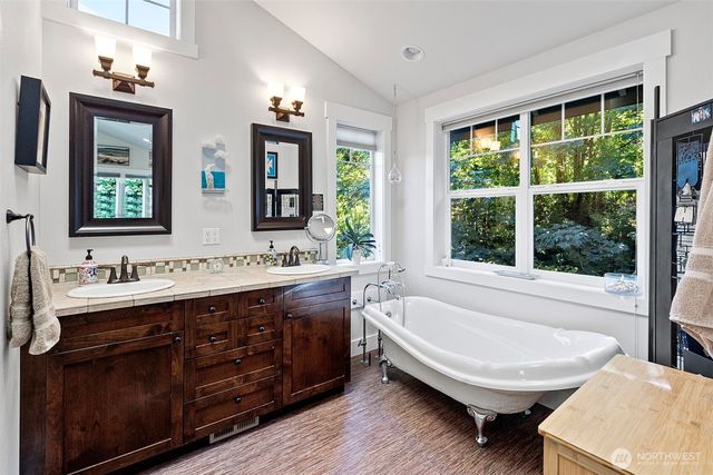 9312 Glencove Road NW, Gig Harbor, WA 98329