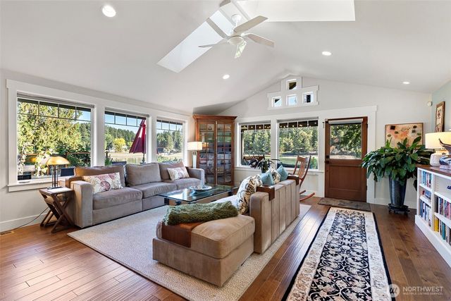 9312 Glencove Road NW, Gig Harbor, WA 98329