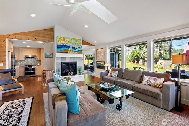 9312 Glencove Road NW, Gig Harbor, WA 98329