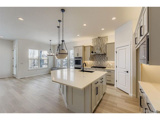 8895 S Riviera Way, Aurora, CO 80016