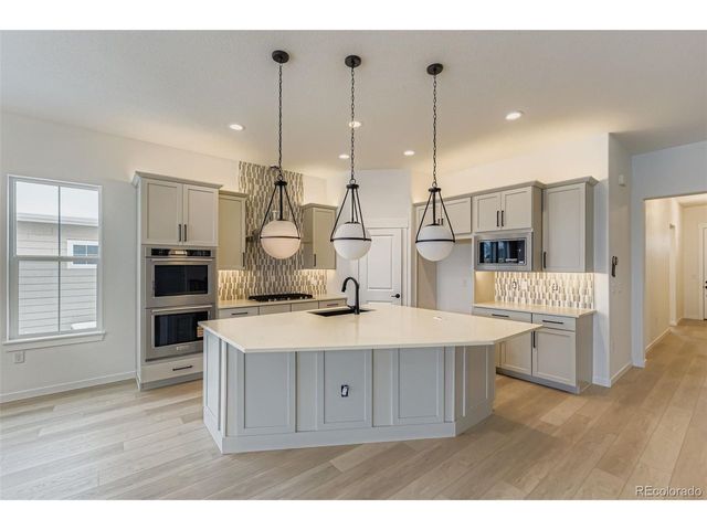8895 S Riviera Way, Aurora, CO 80016