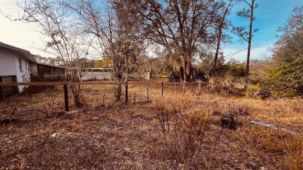 Image 5 of property listing at 4430 SW ZINNIA COURT, Dunnellon, FL 34431