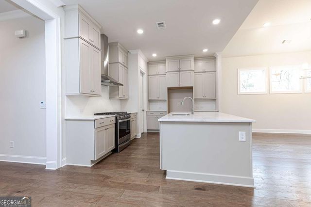 879 Eastman Court, Hoschton, GA 30548