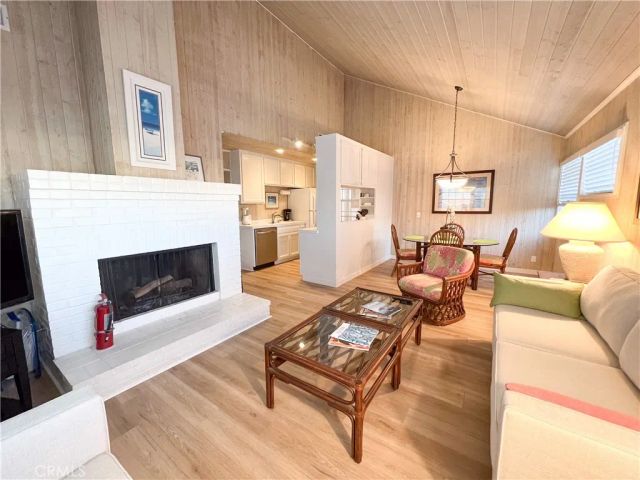 315 Diamond Avenue, Newport Beach, CA 92662