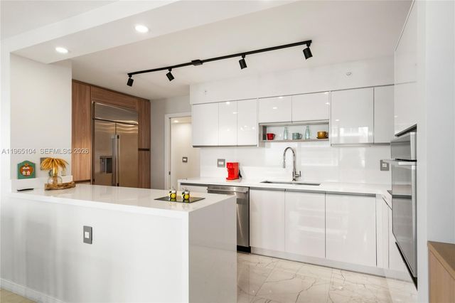 5757 Collins Ave 1006, Miami Beach, FL 33140