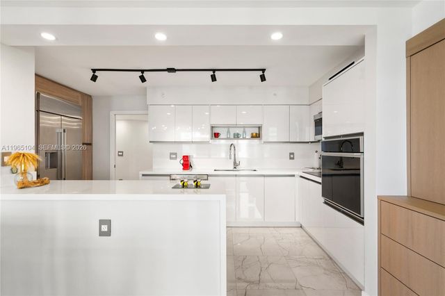 5757 Collins Ave 1006, Miami Beach, FL 33140