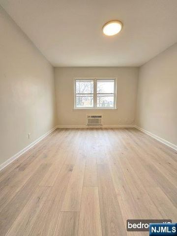 188 Hillside Avenue H2, Leonia, NJ 07605