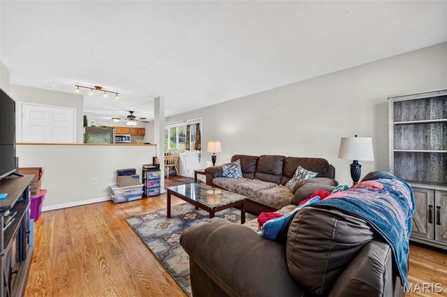 2480 Furlong Lane, Florissant, MO 63033