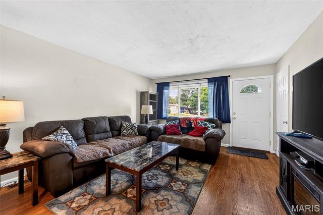 2480 Furlong Lane, Florissant, MO 63033