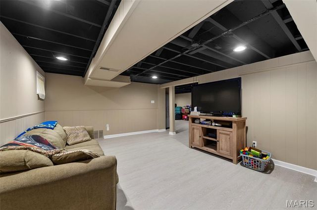 2480 Furlong Lane, Florissant, MO 63033