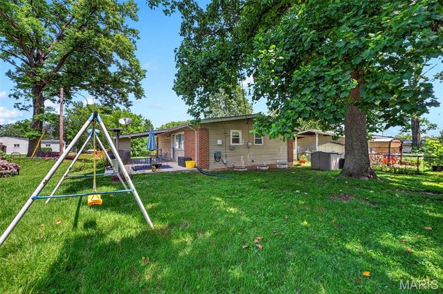 2480 Furlong Lane, Florissant, MO 63033