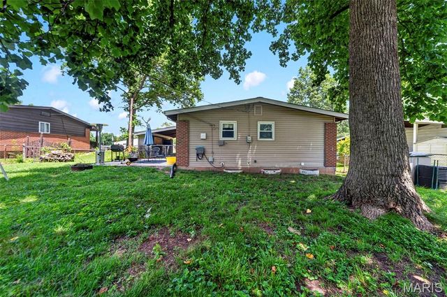 2480 Furlong Lane, Florissant, MO 63033