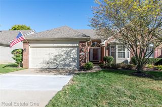 568 Woodhaven Drive, Walled Lake, MI 48390