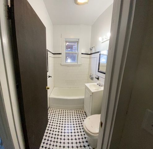 48 Whiting 1, Lynn, MA 01902