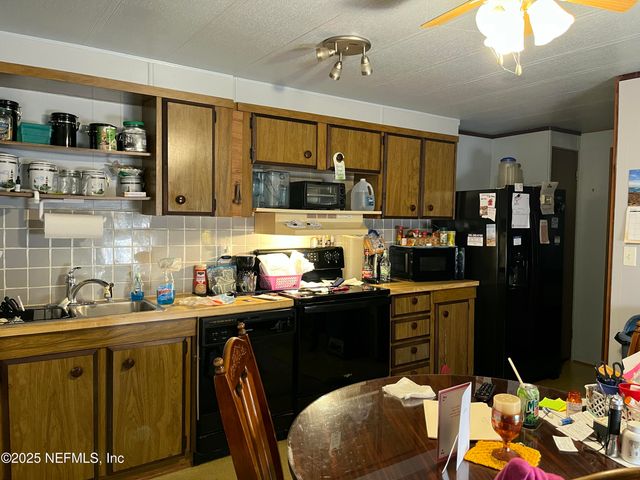 101 HUMMINGBIRD Trail, Crescent City, FL 32112