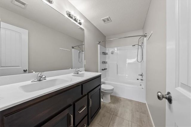 25247 W 147th Court, Olathe, KS 66061