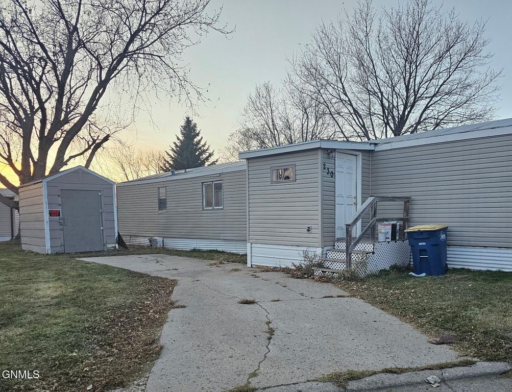 230 Northland Estates, Jamestown, ND 58401 photo 2